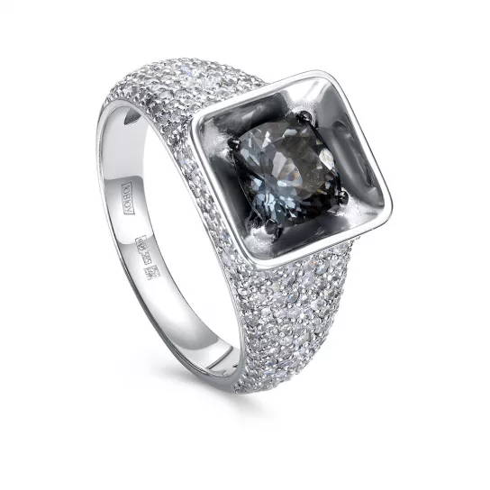 Кольцо с бриллиантами из золота